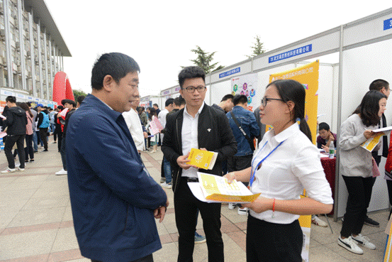 1539580159343651.gif 我校毕业生作为企业代表前来招聘