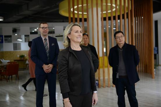 体验Hi搭闪电试衣互动平台